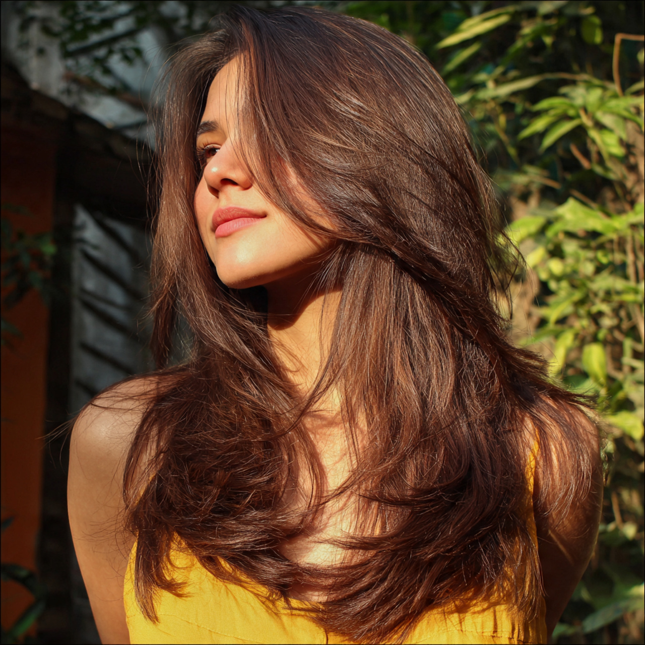 an attractive women with outdoor view having long 1