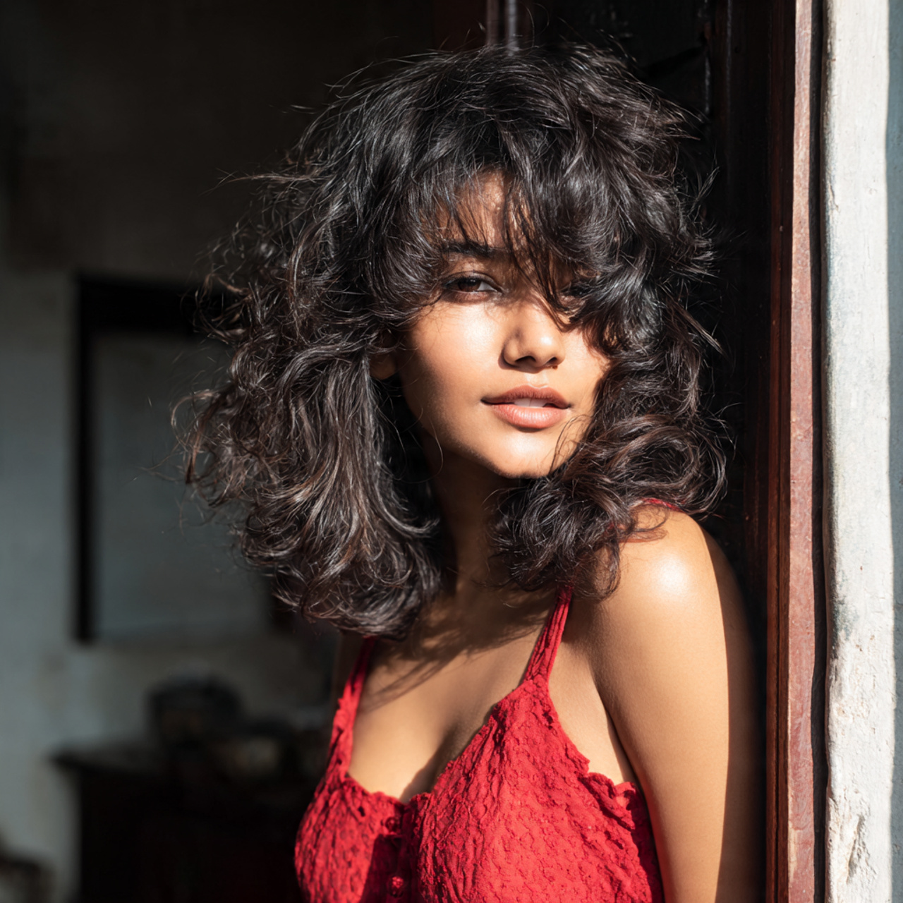 an attractive women with outdoor view having natur