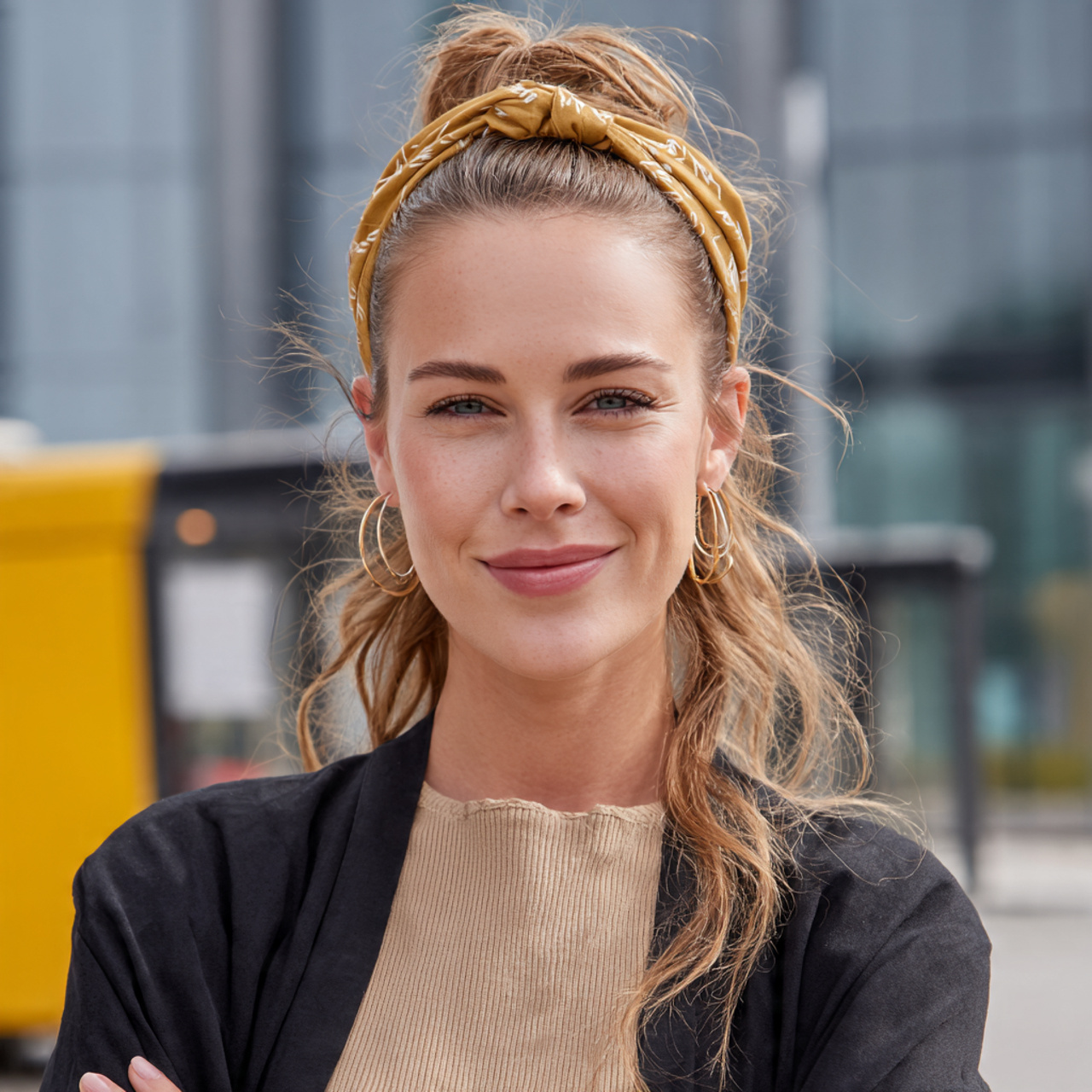 an attractive working woman having easy headband t