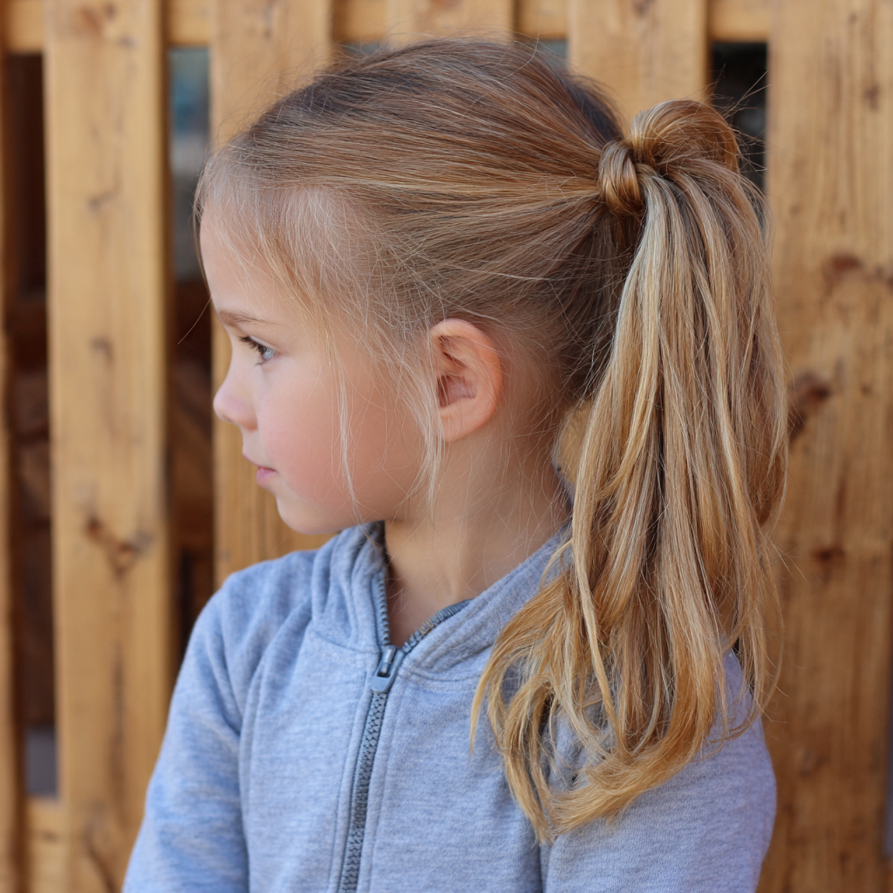 easy kid loop ponytail hairstyle 4k outdoor view